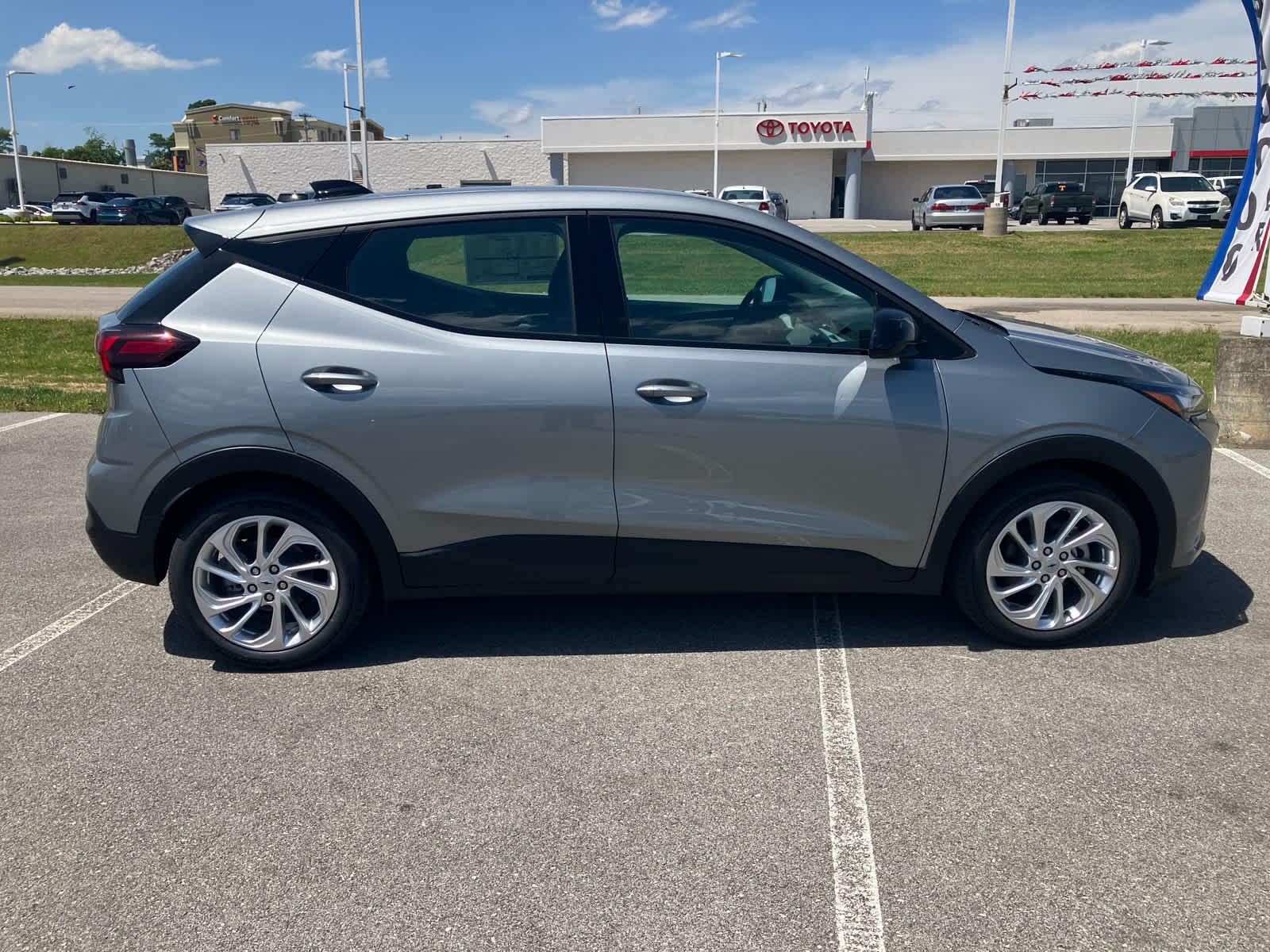 2027 Chevrolet Bolt LT - Photo 6