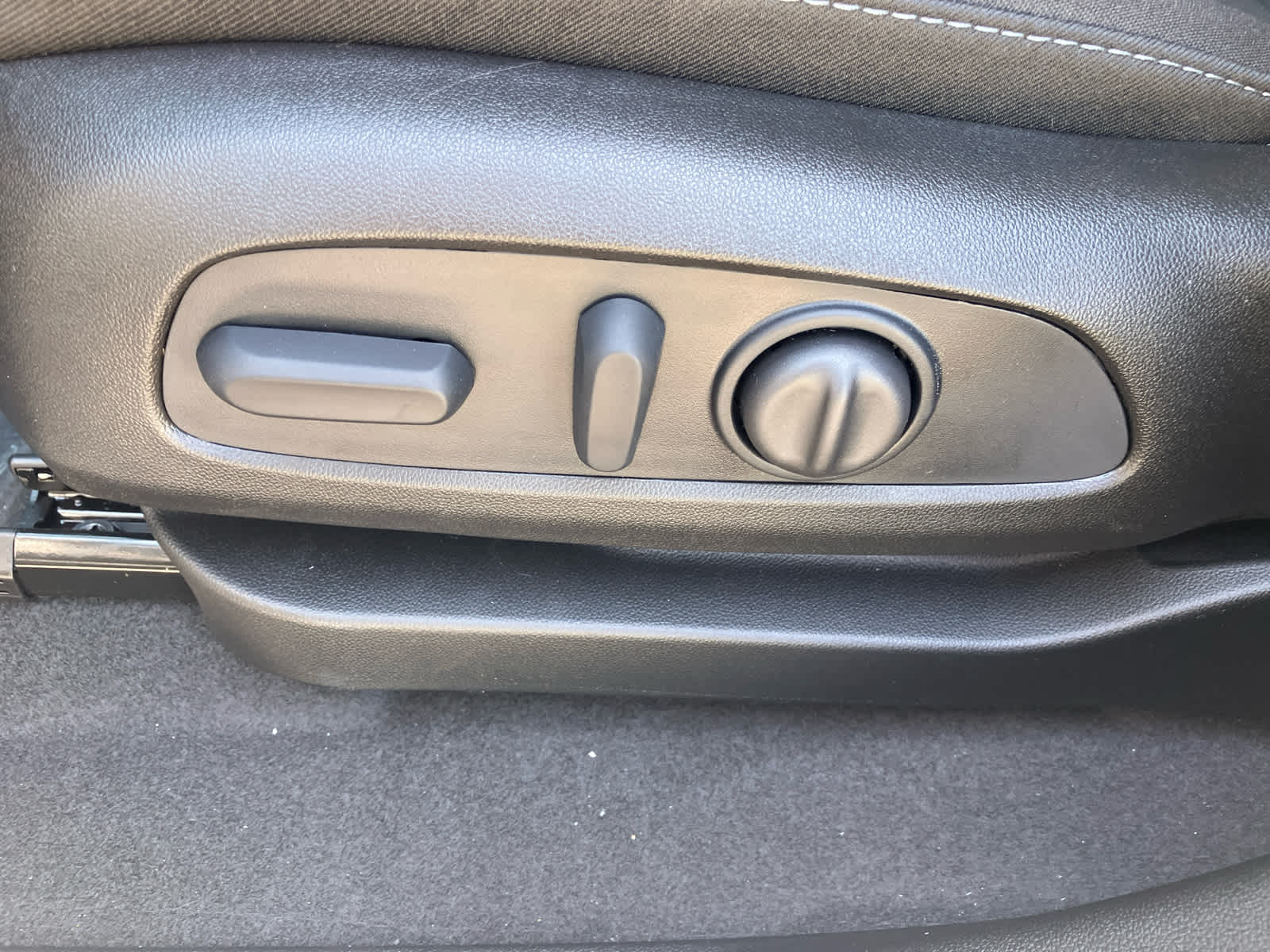 2027 Chevrolet Bolt LT - Photo 9