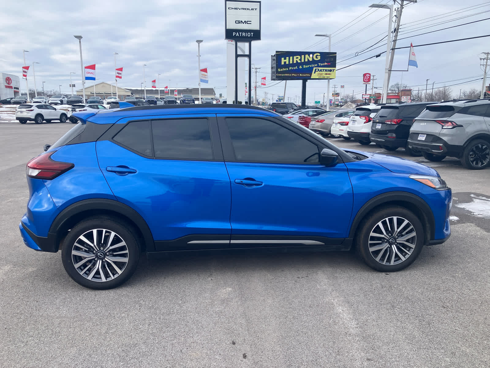 2024 Nissan Kicks SR
