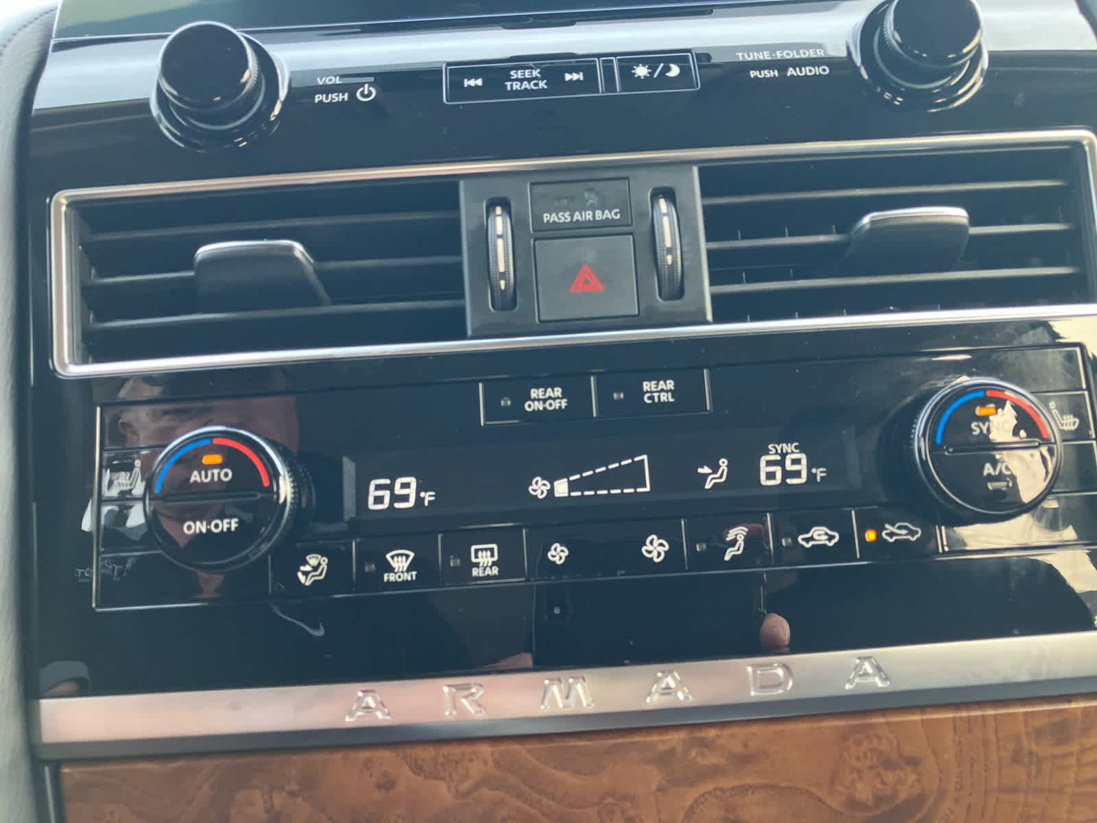 2024 Nissan Armada SL